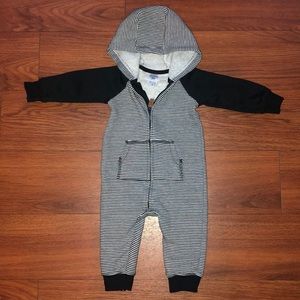 ☘️ Carter’s Baby Boy Coverall 9M